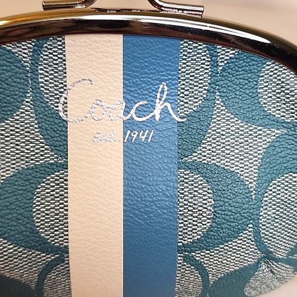 Coach Kisslock Wallet - Picture 8 of 10